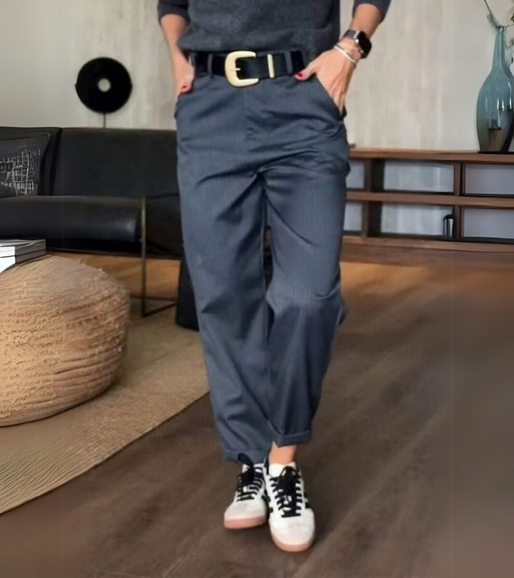 Mathilda | Pantalone Striato, Una Silhouette Snella
