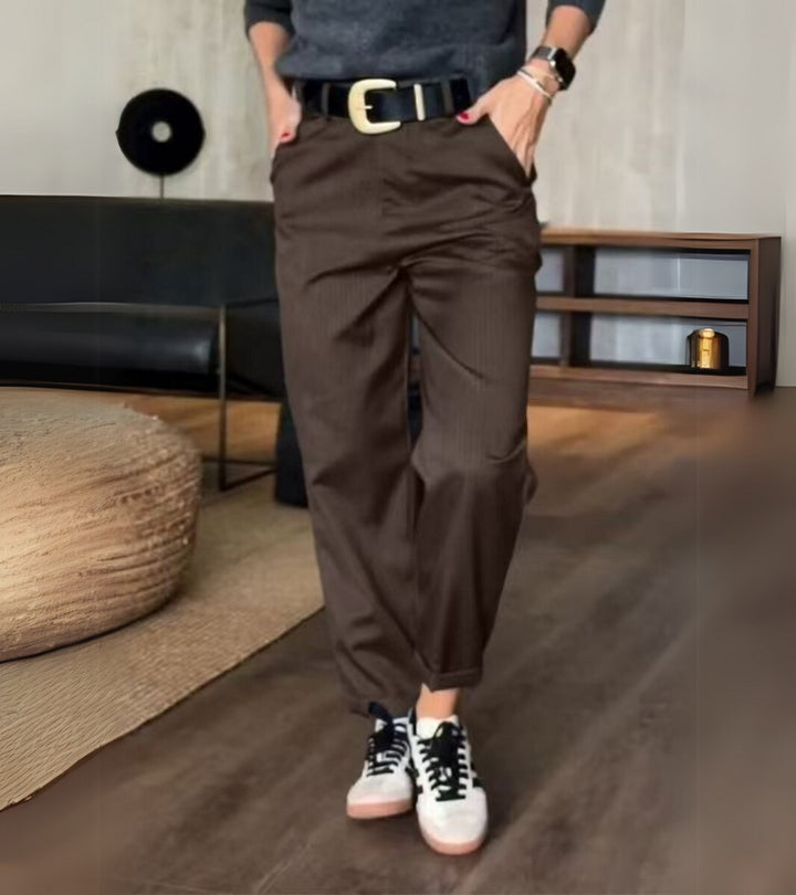 Mathilda | Pantalone Striato, Una Silhouette Snella
