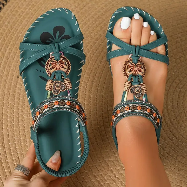 Colella | Sandali eleganti decorati con fiori e una farfalla in strass